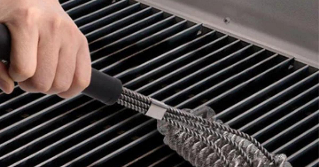BRISTLE-FREE GRILL CLEANING BRUSH