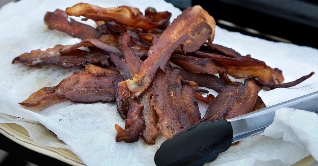 how to cook delicious & crispy bacon on the grill