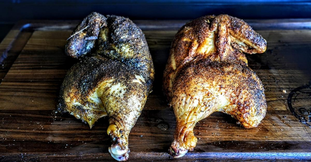 https://mlbigjgmxvf5.i.optimole.com/w:1024/h:536/q:100/https://blog.zgrills.com/wp-content/uploads/2022/06/texas-style-smoked-chicken.jpg