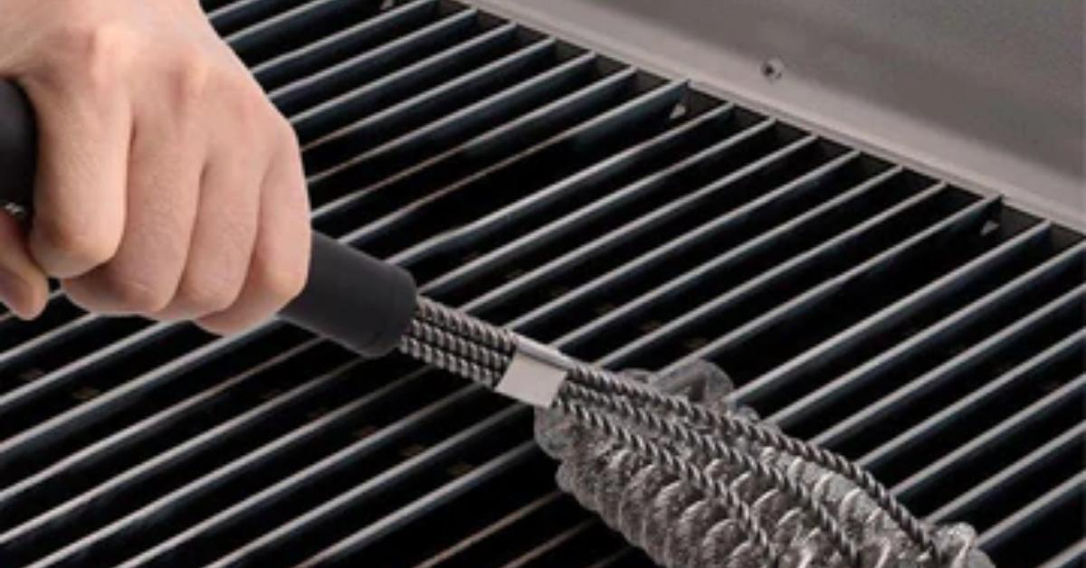 BRISTLE-FREE GRILL CLEANING BRUSH