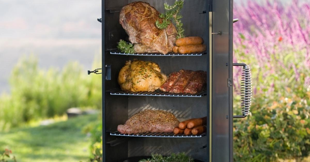 A Guide to Vertical Gas/Propane Smokers 