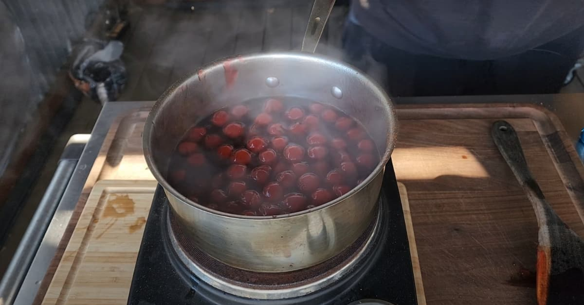 how to make the cherry glaze for smoked ham