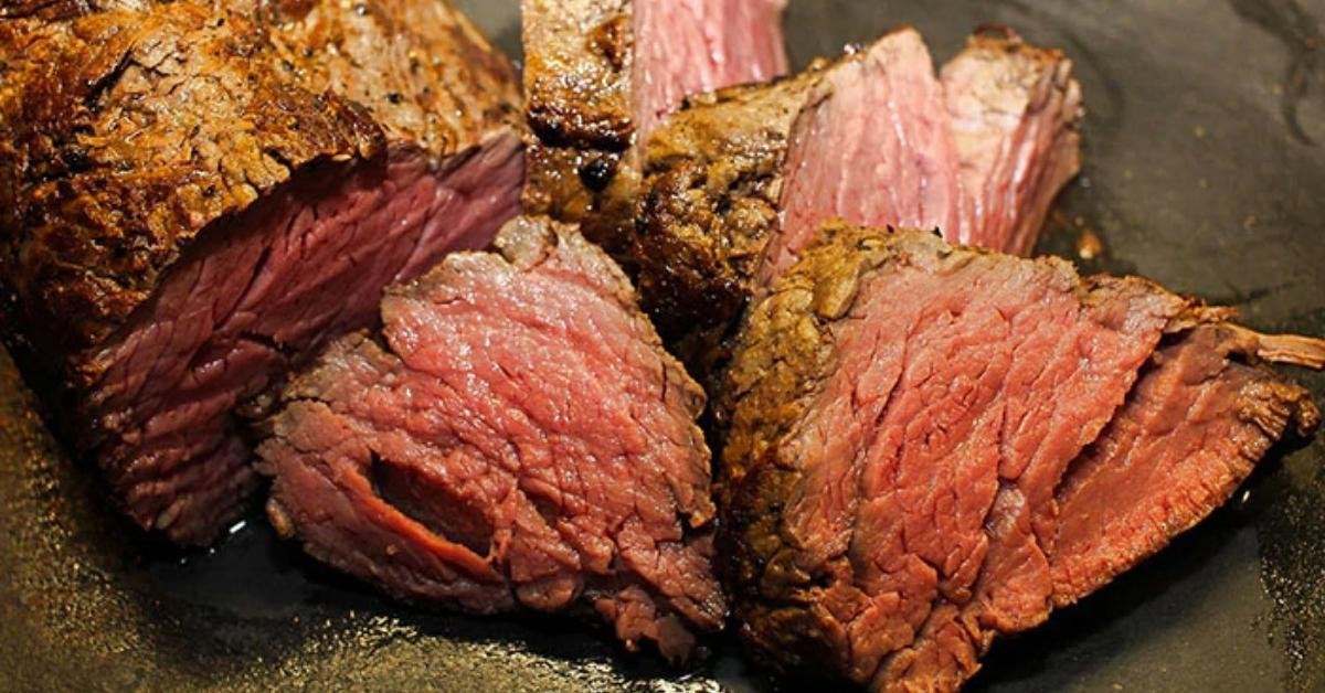 https://mlbigjgmxvf5.i.optimole.com/w:auto/h:auto/q:100/https://blog.zgrills.com/wp-content/uploads/2022/03/Smoked-Beef-Pot-Roast-As-a-Slicer.jpg