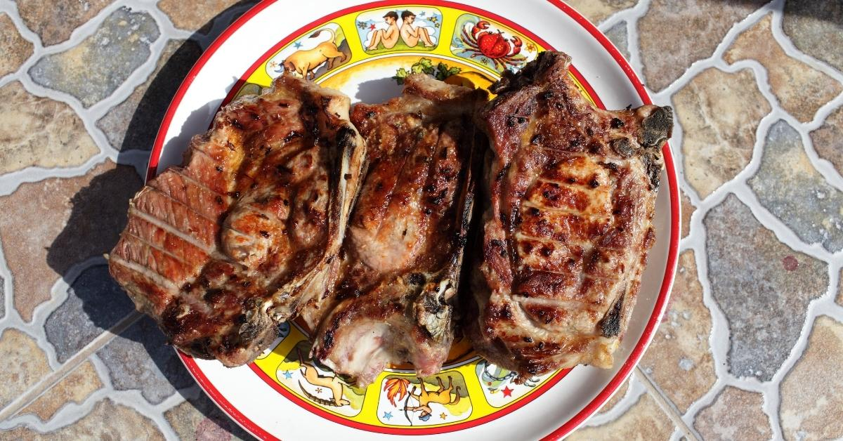 https://mlbigjgmxvf5.i.optimole.com/w:auto/h:auto/q:100/https://blog.zgrills.com/wp-content/uploads/2022/04/Grilled-Pork-Loin-Chops.jpg