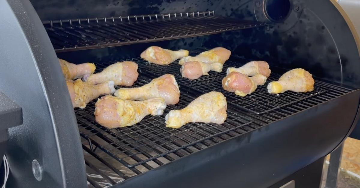 put the chicken drumsticks on the grate